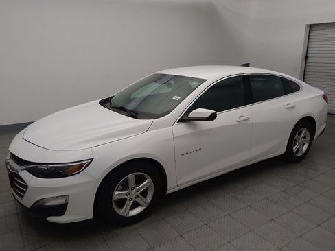 Used 2024 Chevrolet Malibu LS FWD image 2