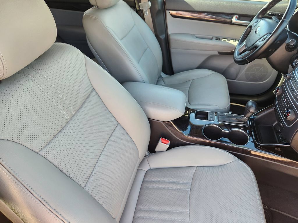 Used 2014 Kia Sorento SX w/ 3rd Row Package FWD image 16
