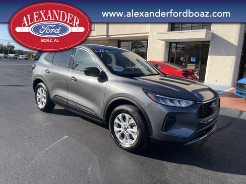 Used 2025 Ford Escape Active w/ Cold Weather Package image 3