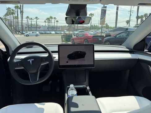 Used 2023 Tesla Model Y Long Range AWD/4WD image 22