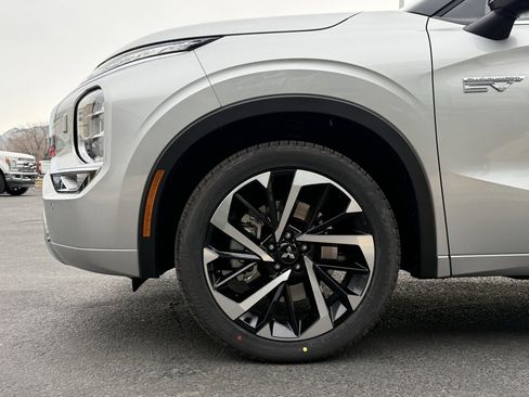 Used 2025 Mitsubishi Outlander SEL image 33