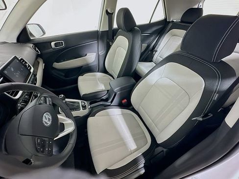 Used 2026 Hyundai Venue SEL FWD image 8