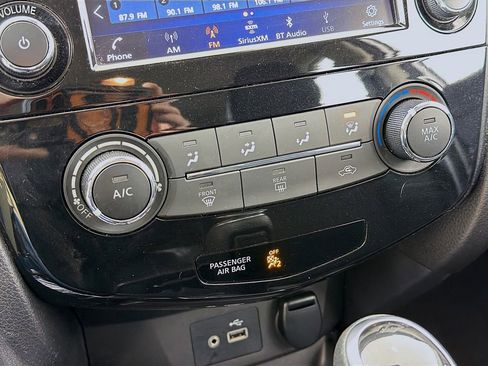 Used 2021 Nissan Rogue Sport S image 29