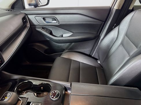 Used 2024 Nissan Rogue SV w/ SV Premium Package image 24