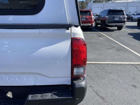 Used 2022 Toyota Tacoma SR image 18
