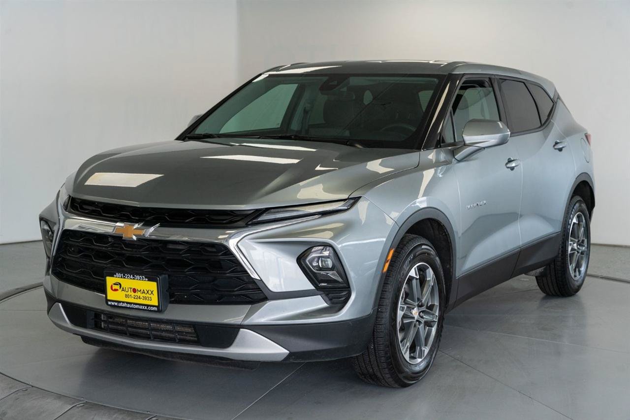 Used 2025 Chevrolet Blazer LT AWD/4WD image 3
