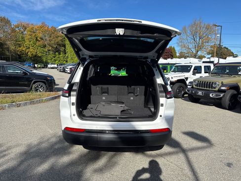 New 2025 Jeep Grand Cherokee L Limited w/ Black Appearance Package image 39