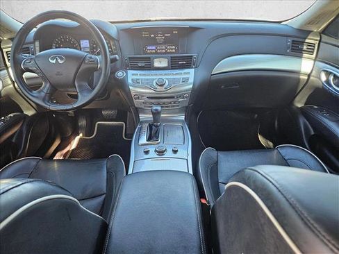 Used 2019 INFINITI Q70 Luxe image 18