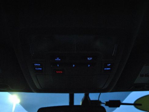 Used 2014 Toyota Highlander Limited image 30