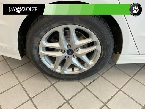 Used 2016 Ford Fusion SE FWD image 7