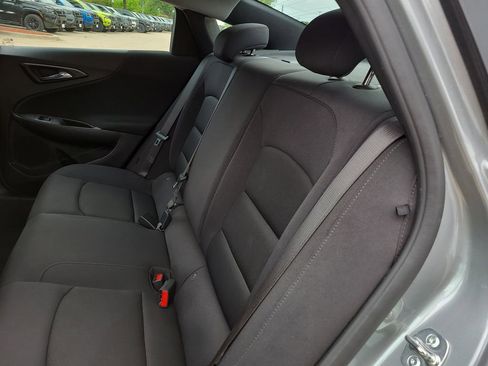 Used 2025 Chevrolet Malibu LS FWD image 9
