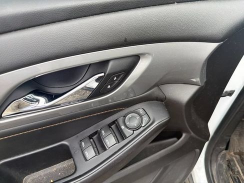 Used 2021 Chevrolet Traverse LS FWD image 9