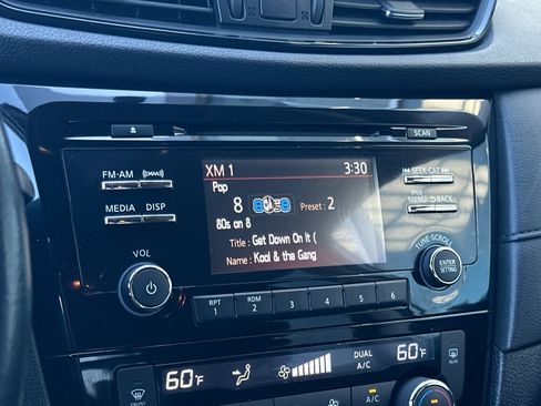 Used 2017 Nissan Rogue SV AWD/4WD image 18
