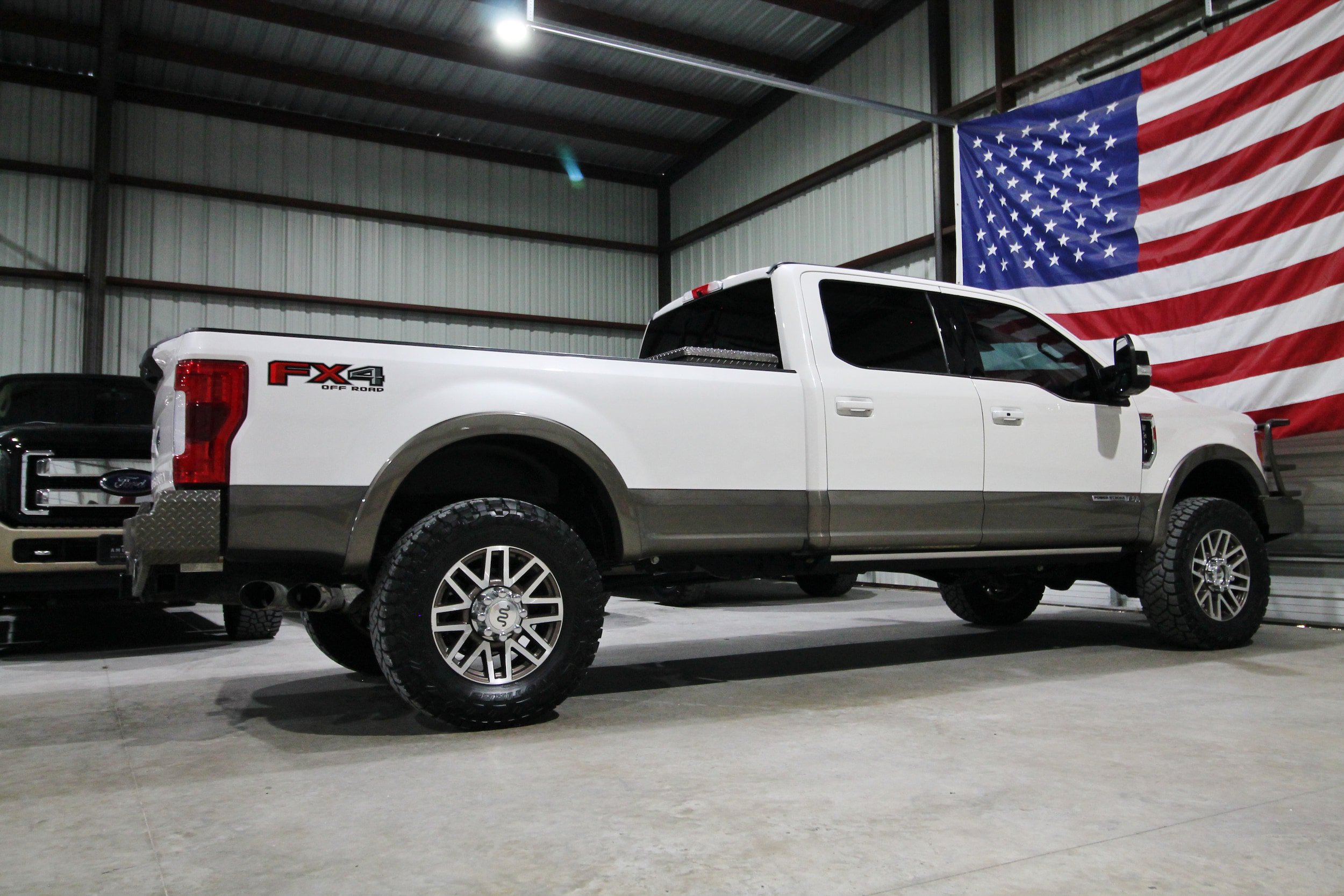 Used 2019 Ford F350 King Ranch w/ King Ranch Ultimate Package AWD/4WD image 12
