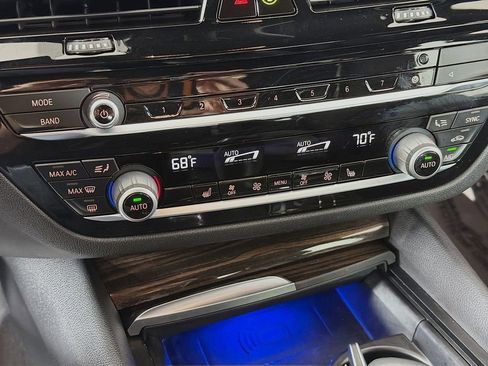 Used 2022 BMW 530i xDrive w/ Premium Package image 38