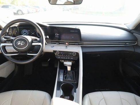 Used 2023 Hyundai Elantra Limited image 14