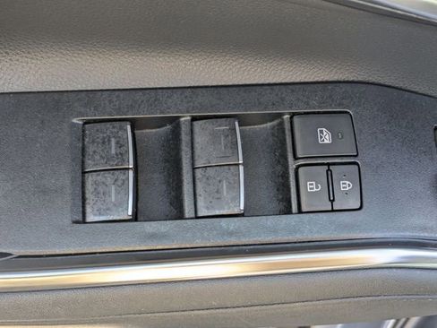 Used 2023 Toyota Highlander Platinum image 12