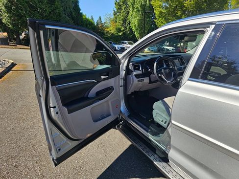 Used 2019 Toyota Highlander Limited Platinum AWD/4WD image 21