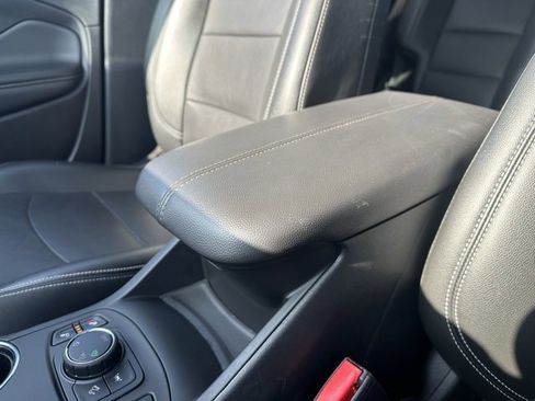 Certified 2024 GMC Terrain SLT image 13