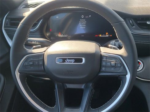 New 2025 Jeep Grand Cherokee Laredo X w/ Luxury Tech Group I image 17