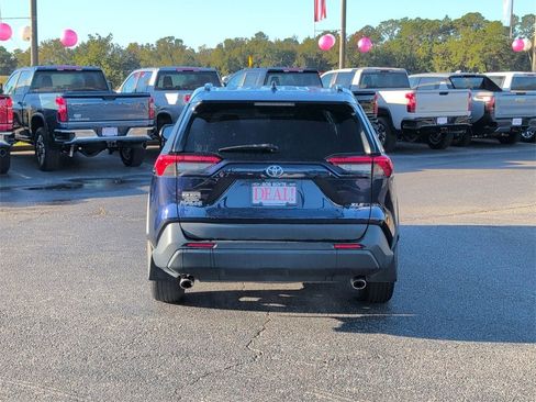 Used 2022 Toyota RAV4 XLE w/ Convenience Package image 4