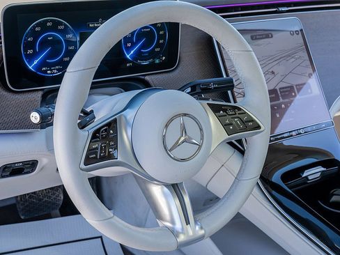 Used 2023 Mercedes-Benz EQE 500 4MATIC Sedan image 23