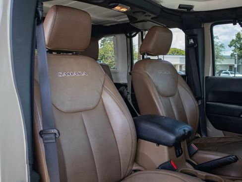 Used 2017 Jeep Wrangler Unlimited Sahara AWD/4WD image 17