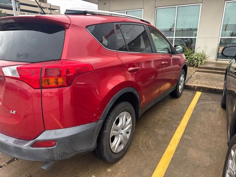 Used 2014 Toyota RAV4 LE FWD image 2