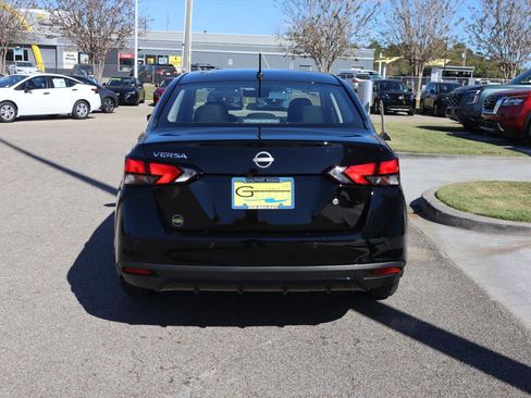 Used 2025 Nissan Versa S w/ Trunk Package image 5
