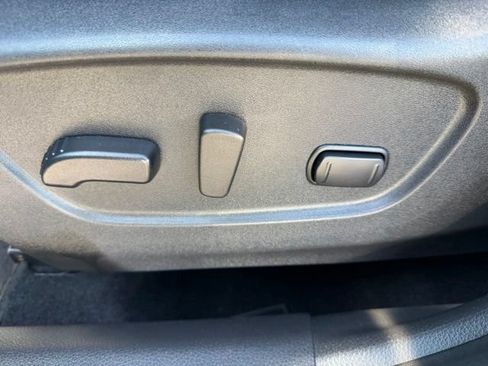Used 2019 Nissan Rogue SV AWD/4WD image 18