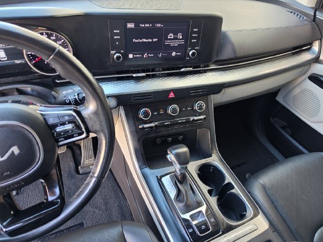 Used 2022 Kia Carnival LX FWD image 32