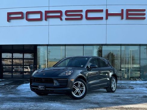 Certified 2023 Porsche Macan image 1