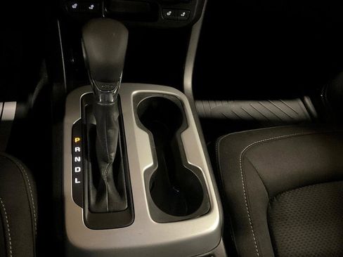 Used 2022 Chevrolet Colorado LT w/ LT Convenience Package image 21