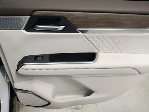 Used 2025 GMC Acadia Denali w/ Super Cruise Package image 15