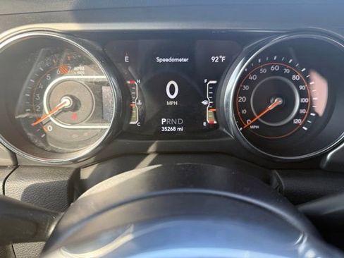 Used 2022 Jeep Wrangler Unlimited Sahara w/ LED Lighting Group AWD/4WD image 18