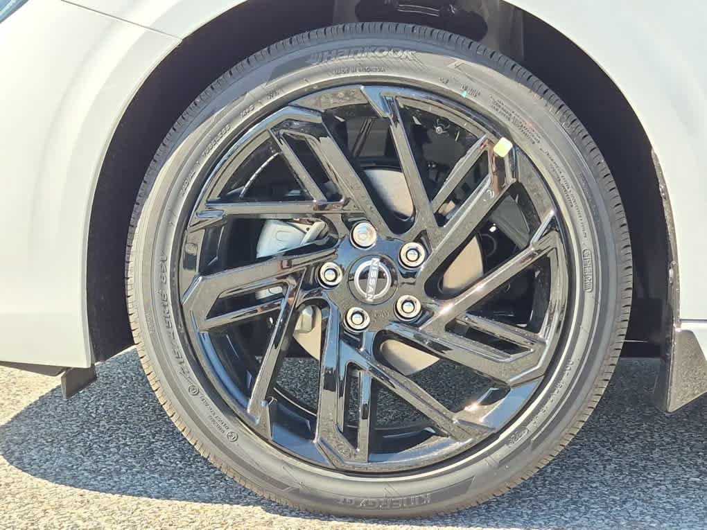 New 2027 Nissan Sentra SR w/ SR Premium Package FWD image 6