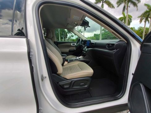 Used 2020 Ford Explorer XLT RWD image 40