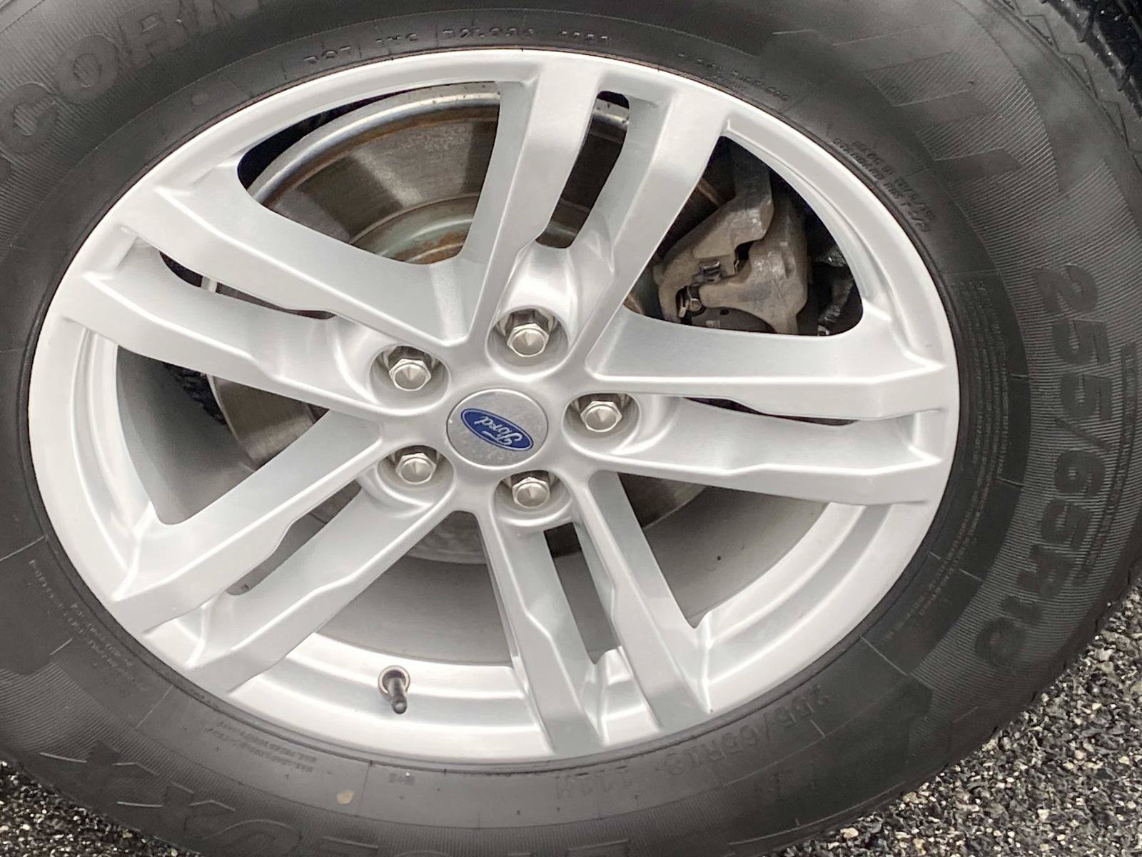 Used 2021 Ford Explorer XLT w/ Equipment Group 202A AWD/4WD image 32