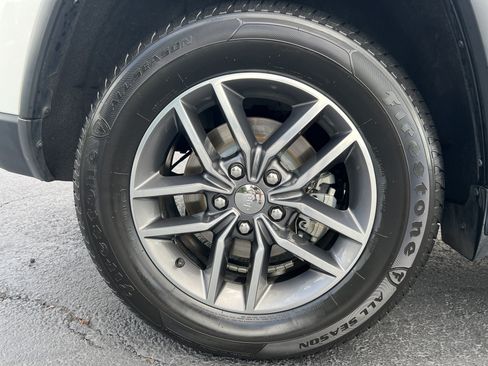Used 2017 Jeep Grand Cherokee Limited RWD image 17