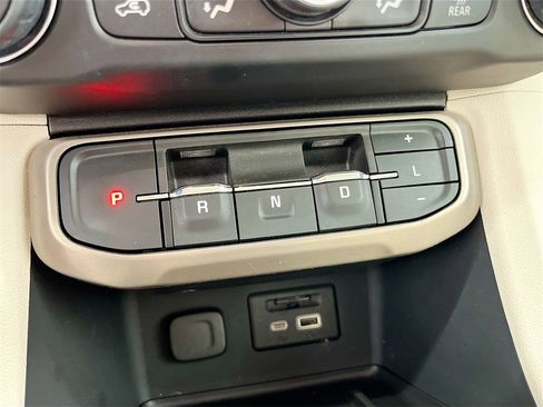 Used 2021 GMC Acadia Denali w/ Denali Technology Package image 17