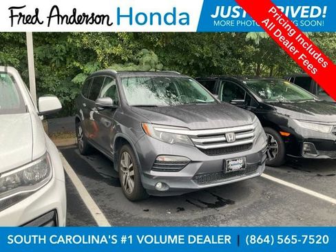 Used 2017 Honda Pilot Touring image 1