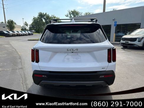 Used 2023 Kia Sorento S w/ Panoramic Sunroof Package AWD/4WD image 9