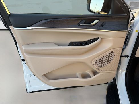 Used 2024 Jeep Grand Cherokee L Limited w/ Black Appearance Package image 23