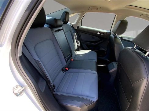 Certified 2025 Volkswagen Jetta SE w/ Sunroof Package FWD image 26