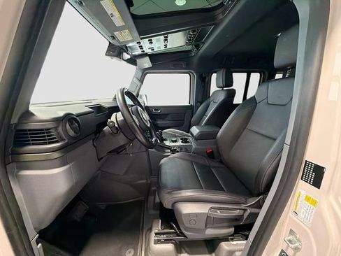 Used 2025 INEOS Grenadier Station Wagon AWD/4WD image 17