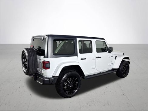 Used 2021 Jeep Wrangler Unlimited Sahara AWD/4WD image 6