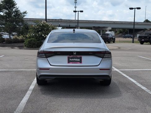 Certified 2025 Honda Accord SE image 6