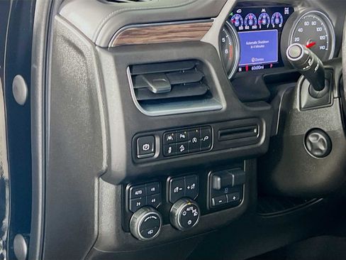 Used 2021 Chevrolet Tahoe Z71 w/ Luxury Package AWD/4WD image 10