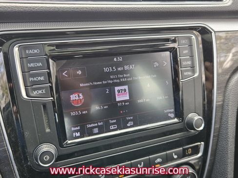 Used 2018 Volkswagen Passat 2.0T SE FWD image 23