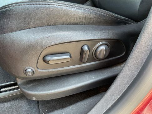 Used 2019 Chevrolet Equinox LT FWD image 16